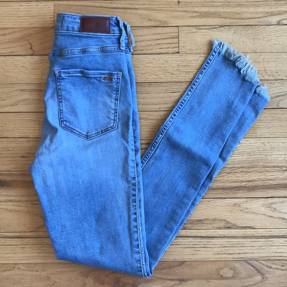 Hollister Ultra High Rise Super Skinny Jeans. Size 0R - Picture 3 of 8